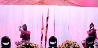 #VIDEO Polémica por coreografía con armas simuladas en evento del Cobaem en Michoacán