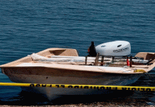 Turista es arrastrado por el oleaje y muere ahogado en Lázaro Cárdenas