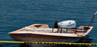 Turista es arrastrado por el oleaje y muere ahogado en Lázaro Cárdenas