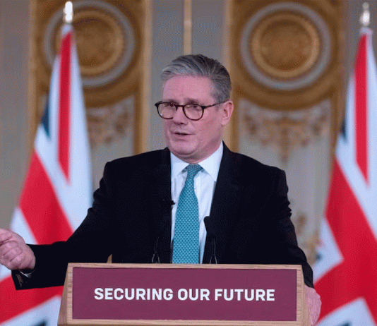 Keir Starmer alerta sobre adicción a redes sociales y anuncia consultas