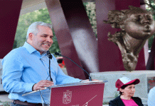 Bedolla pidió justicia por Carlos Manzo durante la inauguración de distribuidor vehicular