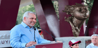 Bedolla pidió justicia por Carlos Manzo durante la inauguración de distribuidor vehicular