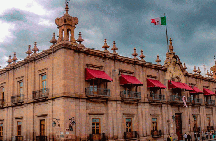 Gobierno estatal no colocará vallas alrededor de Palacio de Gobierno únicamente protegieron la puerta previo al 8M: Zepeda Villaseñor