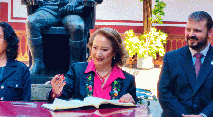 Propone alcaldesa que la Suprema Corte vuelva a sesionar en Ario de Rosales; ministra Yasmín Esquivel llevará la solicitud al Pleno
