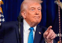 Petróleo se dispara por conflicto con Irán; Trump minimiza impacto económico