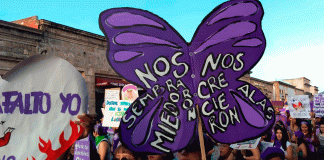 Entre pintas, vidrios rotos, consignas y arte se vivió la marcha del 8M en Morelia