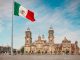 Zócalo de la Ciudad de México es blindado con vallas previo a la marcha del 8M