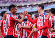 La “Genkidama” de La Hormiga González guía a Chivas a goleada sobre Santos