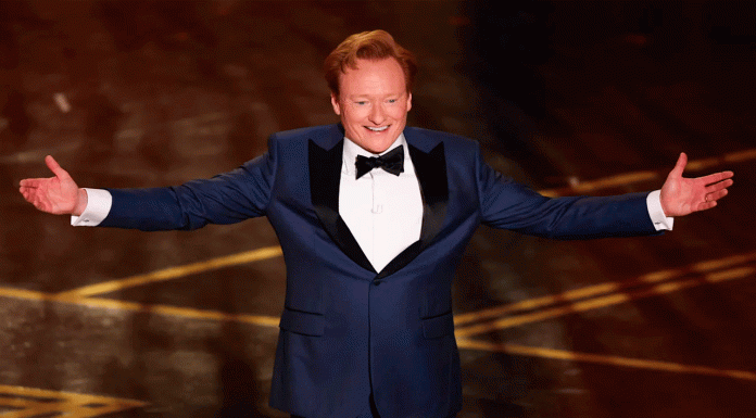 Conan O’Brien envía mensaje en español y reconoce a la comunidad latina en los Óscar 2026