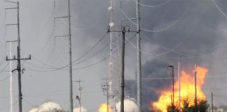 Incendio en refinería de Pemex en el sureste de México deja cinco fallecidos