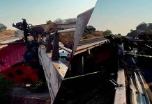 #VIDEO // Muere conductor tras volcadura de camión de carga en la Autopista de Occidente, a la altura de Maravatío