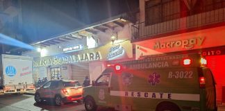 Empistolados asaltan farmacia y huyen, en pleno Centro de Uruapan