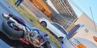 Motociclista herido al chocar de frente contra camión de Carga