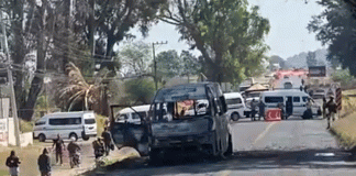 Tras quema de combi, transportistas exigen seguridad y bloquean la Tarímbaro-Álvaro Obregón