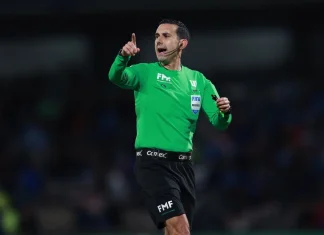 Tres árbitros mexicanos varados en Qatar por conflictos en medio oriente