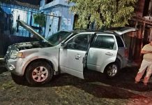 Criminales fallan a intentar quemar una camioneta particular, en Uruapan
