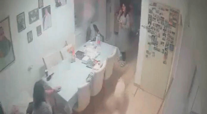 #VIDEO/ Impactante video muestra cómo familia vive bombardeo dentro de su casa en Israel