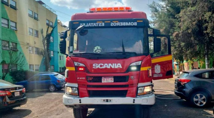 Bomberos de la CEPCM combaten incendio en un departamento de la colonia Xangari
