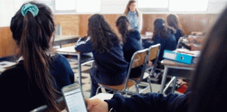 Debate en México: algunos estados ya prohíben celulares en escuelas