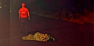 Joven motociclista muere tras ser impactada por camioneta desconocida, en Parácuaro