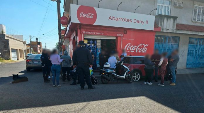 Choque entre auto y moto deja un adolescente herido en la Jardines de Guadalupe, Morelia