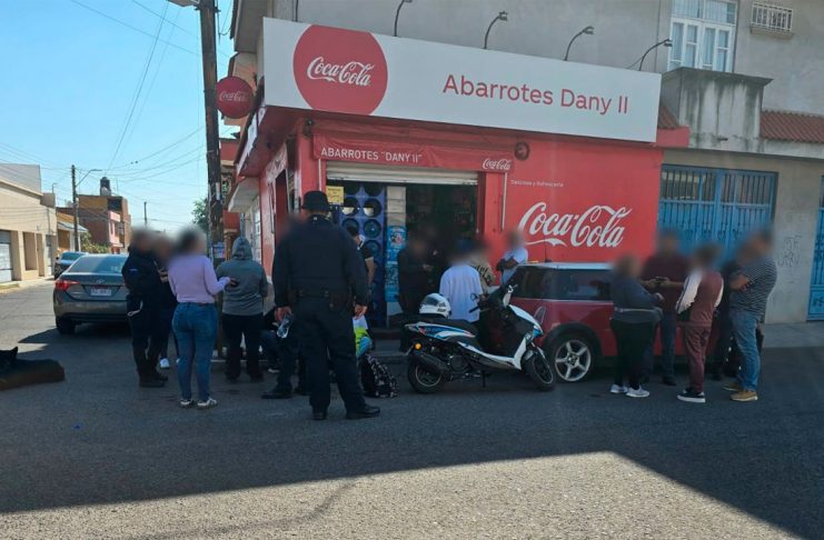 Choque entre auto y moto deja un adolescente herido en la Jardines de Guadalupe, Morelia