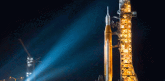 La NASA prepara el regreso a la Luna con su cohete más potente en medio siglo