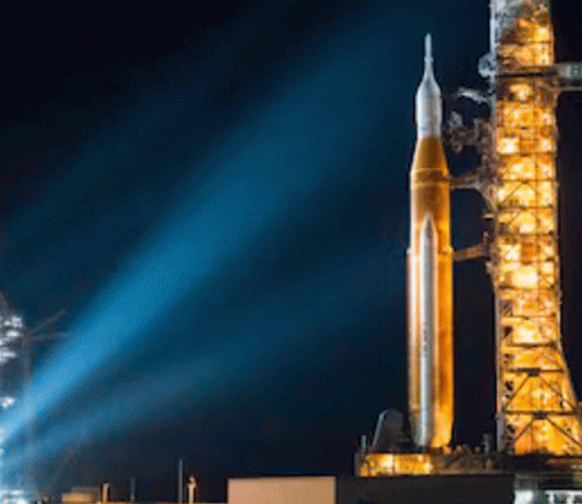 La NASA prepara el regreso a la Luna con su cohete más potente en medio siglo