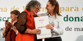 Sheinbaum inicia conmemoración del 8M con entrega de escrituras a mujeres en Tecámac
