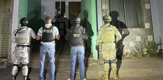 En cateo FGE asegura más de 300 dosis de metanfetamina y detiene a un hombre