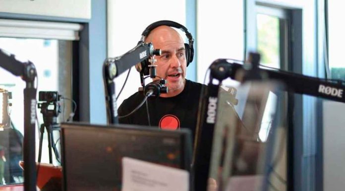 Ante vacaciones escolares, Fito Torres llama a madres y padres a vigilar el consumo digital de niñas, niños y jóvenes