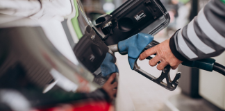 México activa apoyo a gasolinas por alza en el petróleo