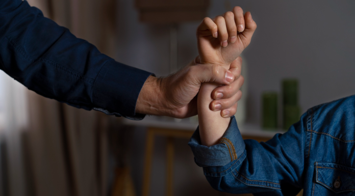 Dan prisión preventiva a médico presunto abusador sexual de sus propias hijas