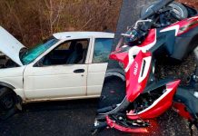 Motociclista muere tras aparatoso choque contra un automóvil, en Aquila