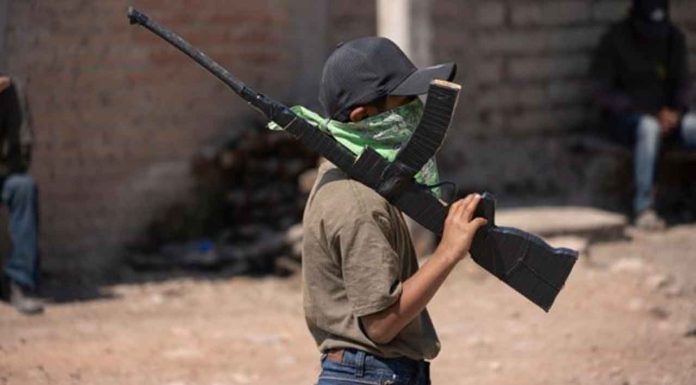 Hasta 18 años de prisión a quien reclute menores para el narco: aprueban diputados