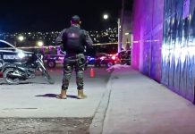 #VIDEO // Madre da la vida por defender a su hijo en asalto, pero ambos son asesinados