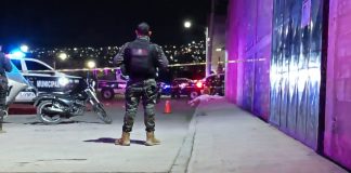 #VIDEO // Madre da la vida por defender a su hijo en asalto, pero ambos son asesinados