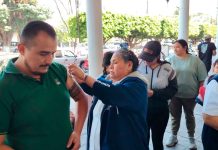 El centro de salud urbano de Uruapan continúa con vacunación a pesar de la huelga sindical