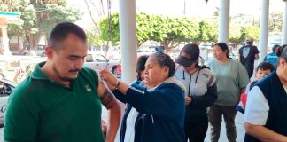 El centro de salud urbano de Uruapan continúa con vacunación a pesar de la huelga sindical