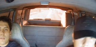 #VIDEO Captan robo frustrado en Mexicali; abandonan auto al descubrir que estaban siendo grabados