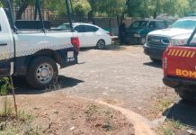 Hombre pierde la vida al chocar contra vehículos estacionados en Michoacán