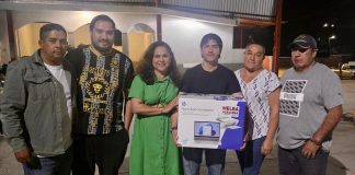 Impulsa Melba Alvabera el desarrollo académico de joven estudiante con apoyo tecnológico