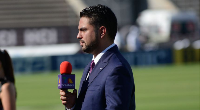 Villa Villa se roba los reflectores tras improvisar en transmisión de Puebla vs León