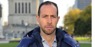 Mauricio Ymay protagoniza momento viral durante el Clásico Joven