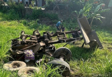 #VIDEO Advertían que venía el tren… pero no alcanzó a frenar: niño muere tras choque con vehículo donde viajaba con su abuelo