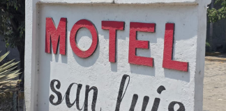 Encuentran a hombre degollado en motel de Las Guacamayas