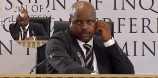 #Video || Insólito momento en audiencia anticorrupción: exjefe policial declara con un pañuelo pegado en la frente en Sudáfrica