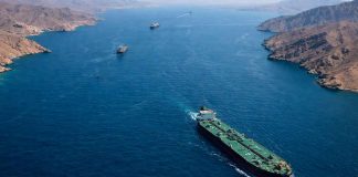 Estados Unidos despliega buques de guerra en el estrecho de Ormuz sin coordinación con Irán en medio de tensiones.