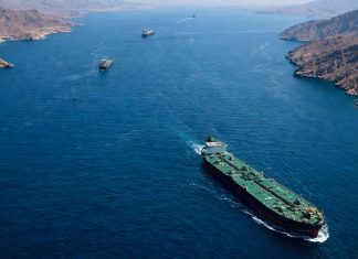 Estados Unidos despliega buques de guerra en el estrecho de Ormuz sin coordinación con Irán en medio de tensiones.