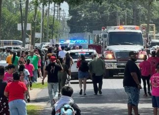 Conductor ebrio atropella a multitud durante festival en Luisiana; hay al menos 13 heridos
